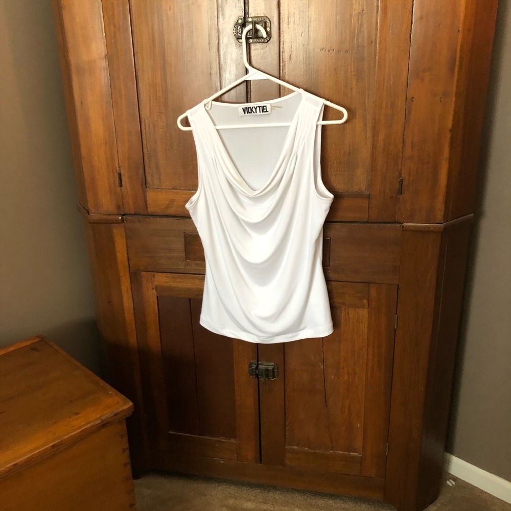 Scoop neck top